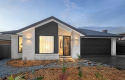 25 St Martins Place, Mount Clear, Vic 3350