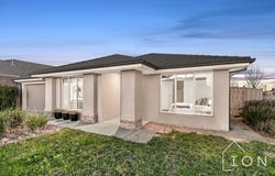 25 Grandstand Crescent, Clyde North, Vic 3978