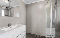 1 Landy Close, Mill Park, Vic 3082