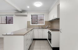 3/4 East Street, Camp Hill, Qld 4152