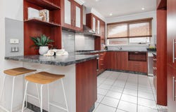 34 Azarow Circuit, Croydon South, Vic 3136