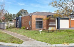 1 Sherwood Pl, Melton West, Vic 3337