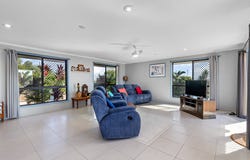 11 Farmhill Place, Takura, Qld 4655