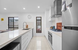33 Crater Elbow, Mount Peter, Qld 4869