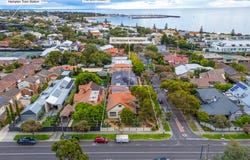 32 Holyrood Street, Hampton, Vic 3188