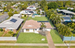 17 Moolyyir Street, Urangan, Qld 4655