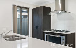 28 Sapphire Drive, Treeby, WA 6164
