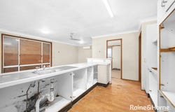16 Robson Close, Point Clare, NSW 2250