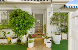 1 Catana Crescent, Hope Island, Qld 4212