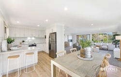 11 Berry Avenue, Green Point, NSW 2251