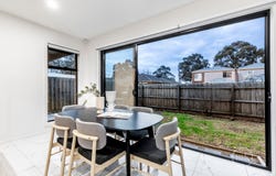 2/10 Kelvin Grove, South Morang, Vic 3752