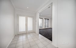 39 Hunts Cross Way, Caroline Springs, Vic 3023