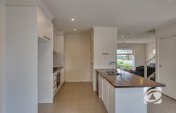 2/23 Atlantic Drive, Pakenham, Vic 3810