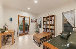 33 Oakmont Street, Carindale, Qld 4152