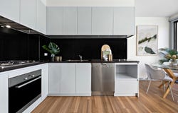 8/11 Railway Crescent, Hampton, Vic 3188