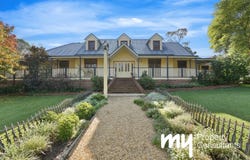 4 Benwerrin Crescent, Grasmere, NSW 2570