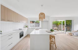2/10 Magnolia Parade, Victoria Point, Qld 4165