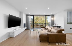 4/2 Wattle Grove, McKinnon, Vic 3204