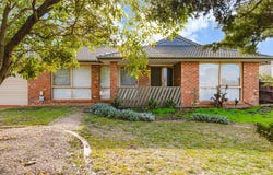 15 HAYBALE PLACE, Melton West, Vic 3337