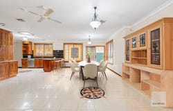 2 Galloway Court, Taylors Lakes, Vic 3038