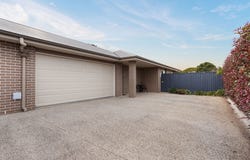 2/2 Rama Court, Kearneys Spring, Qld 4350