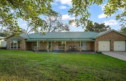 4 Loch Goyle Drive, Woodville, NSW 2321