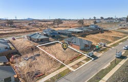12 Eric Willmot Way, Macnamara, ACT 2615