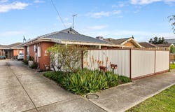 1/2 Weaver Court, Altona Meadows, Vic 3028