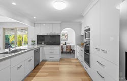 8 Pioneer Crescent, Bellbowrie, Qld 4070