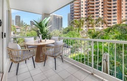 8/25 Federation Avenue, Broadbeach, Qld 4218