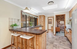 15 Lochleven Street, Carindale, Qld 4152