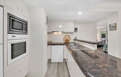 103/8 Philip Avenue, Broadbeach, Qld 4218