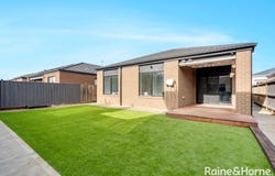 18 Weymouth Circuit, Donnybrook, Vic 3064