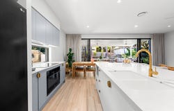2A Nealdon Street, Holland Park, Qld 4121