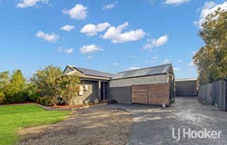 40 James Cook Drive, Melton West, Vic 3337