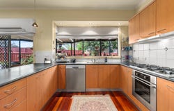 4 Valley View Court, South Morang, Vic 3752