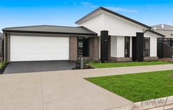 16 Inkspell Street, Kalkallo, Vic 3064