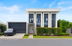 10 The Boulevarde, Benowa, Qld 4217