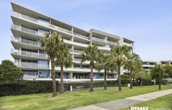 202/41 Harbour Town Drive, Biggera Waters, Qld 4216