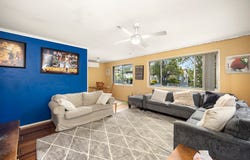 1 Badge Street, Jamboree Heights, Qld 4074
