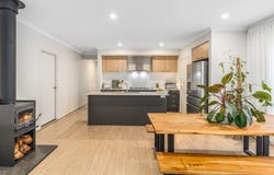 7 Crestview Street, Charlemont, Vic 3217