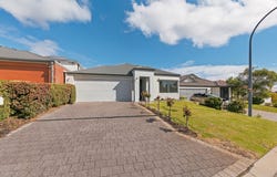 10 Shoreline Gardens, Yangebup, WA 6164