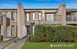 14 Quintino Walk, Clyde North, Vic 3978