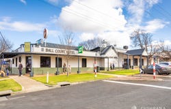 Ball Court Hotel, 52-60 Macedon Street, Sunbury, Vic 3429