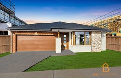 8 Cinnamon Circuit, Fraser Rise, Vic 3336