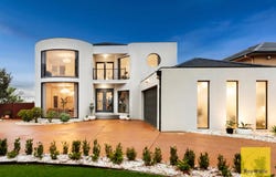 3 Pelican Point Road, Sanctuary Lakes, Vic 3030