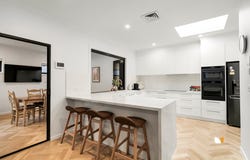 2/68 Kernan Street, Strathmore, Vic 3041