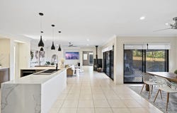 7 Minyon Court, Pacific Pines, Qld 4211
