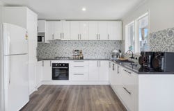 1/114 Helms Street, Newcomb, Vic 3219