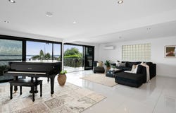 10 Bellevue Road, Belmont, NSW 2280